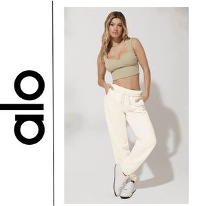 ALO Yoga Ribbed Sweetheart Short Sleeve tee - Size: Small